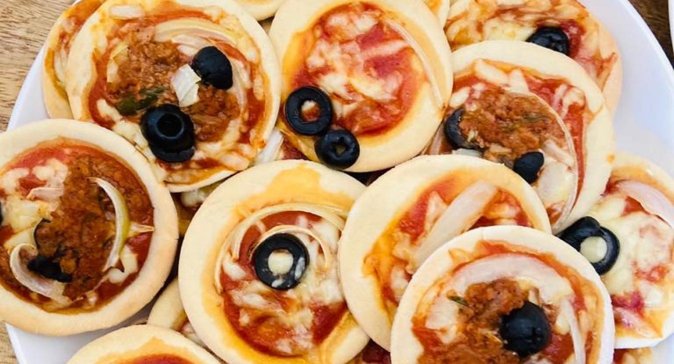Réalisation des apprenants lors d'un cours COMMIS PATISSERIE